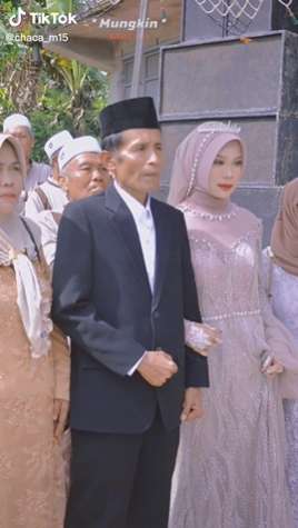 Dikira Bapak Ternyata Suaminya, Viral Pasangan Beda Usia 28 Tahun, Lihat 8 Potretnya Bikin Netizen Julid