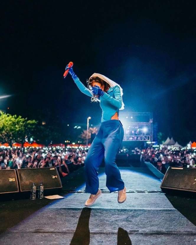 Potret Widy Vierratale Saat Manggung, Dituding Sebabkan Azab Hingga Kena Somasi!