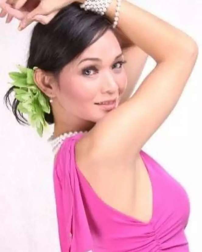 Potret Masa Muda Bunda Corla `Ratu Jreng`, Dulunya Model dan Artis Seksi, Disebut Mirip Angelina Jolie!
