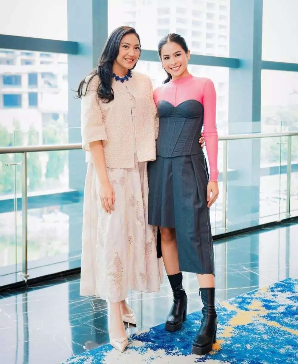 Sesama Aset Bangsa, 9 Adu Cantik Maudy Ayunda VS Putri Tanjung, Hidupnya Bak Princess!