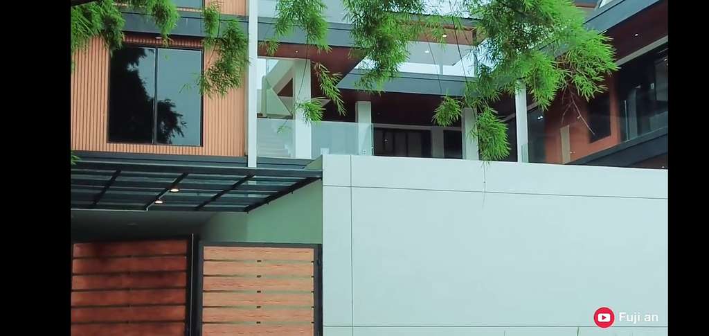 10 Potret Rumah Miliaran Milik Verrell Bramasta, Ada Mall Pribadi dan Lift Seharga Rp700 Juta!