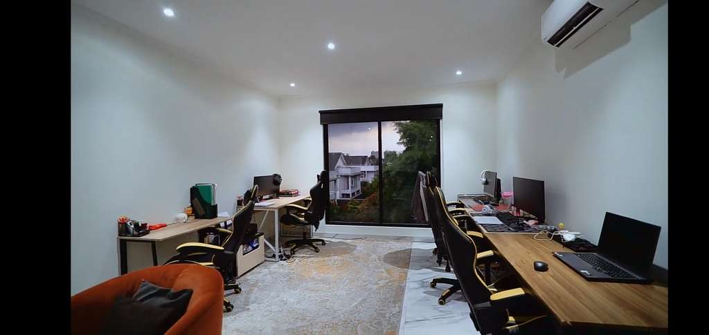 10 Potret Rumah Miliaran Milik Verrell Bramasta, Ada Mall Pribadi dan Lift Seharga Rp700 Juta!