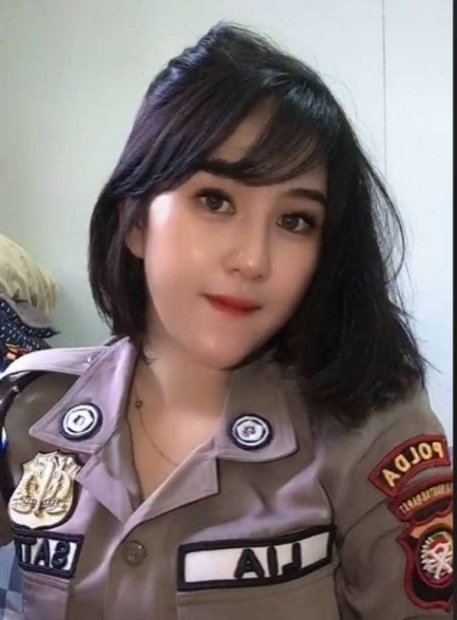 Potret Sosok Satpam Wanita Cantik yang Viral, Bikin Mata Pria Gak Berkedip! 