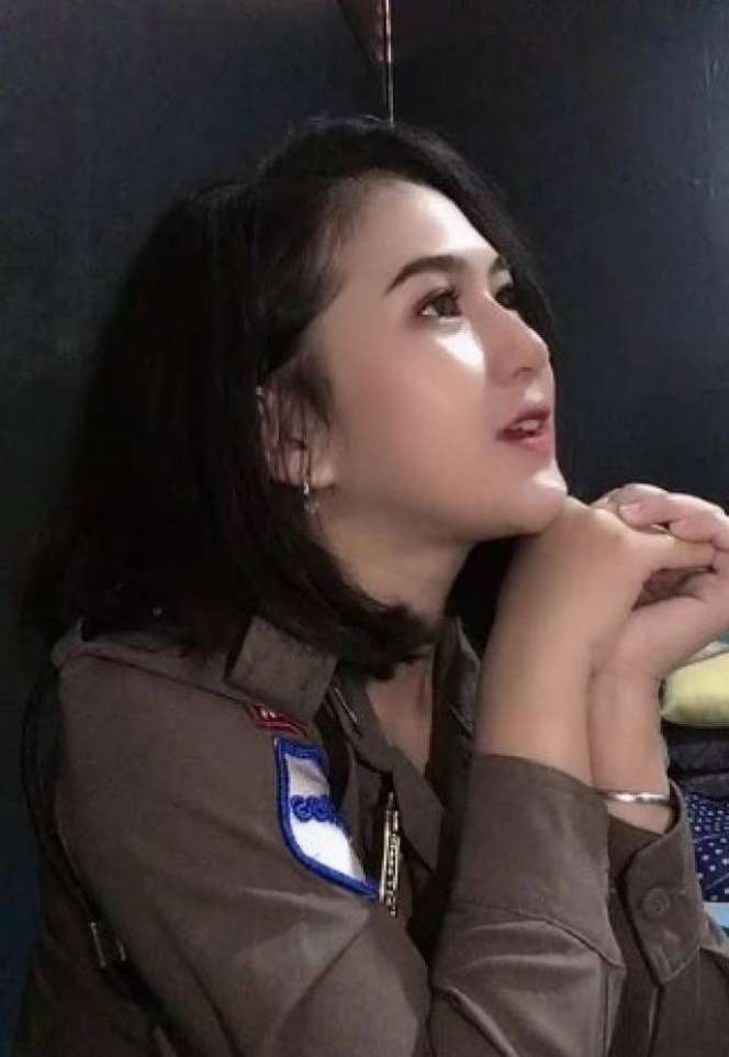 Potret Sosok Satpam Wanita Cantik yang Viral, Bikin Mata Pria Gak Berkedip! 