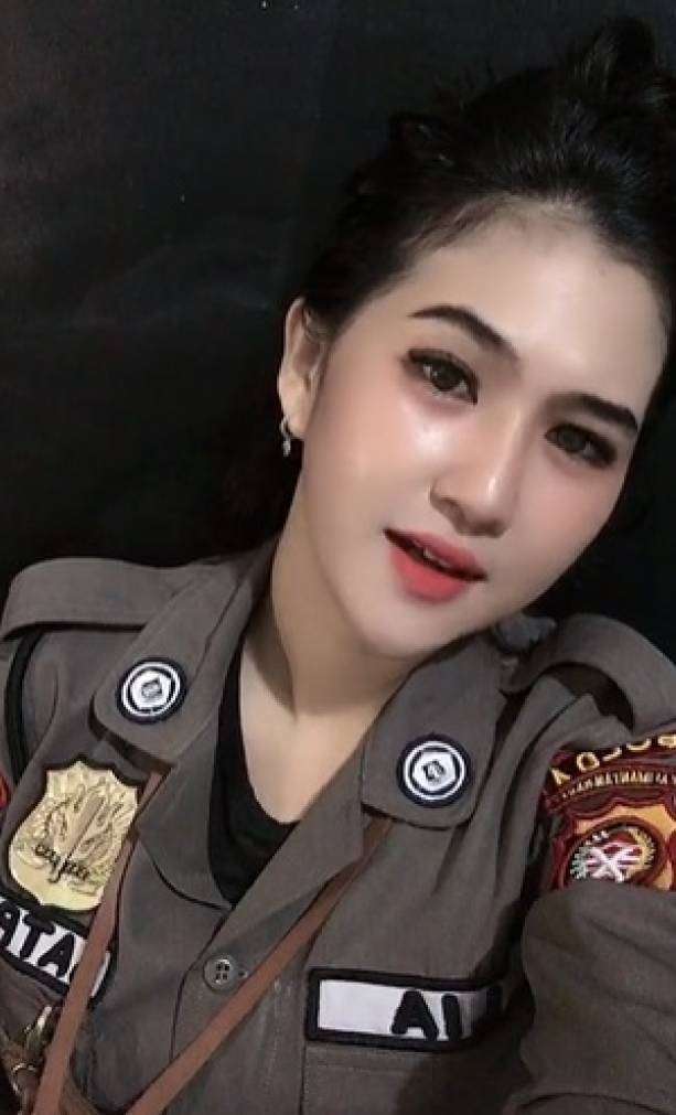 Potret Sosok Satpam Wanita Cantik yang Viral, Bikin Mata Pria Gak Berkedip! 