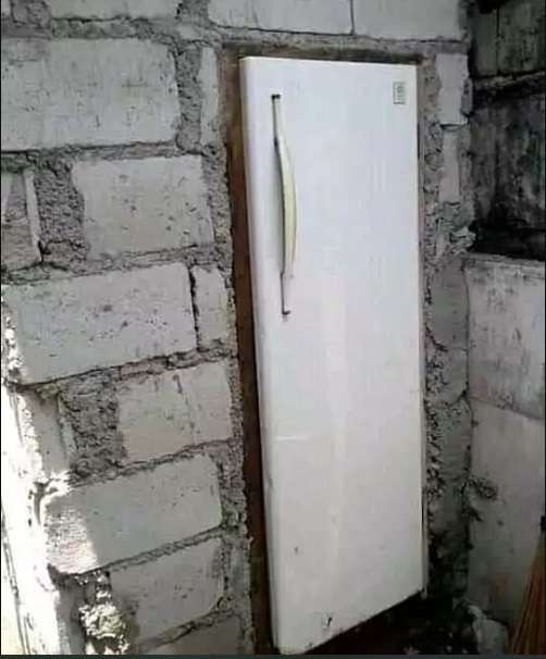 10 Potret Kocak Salah Pasang Pintu, Bikin Mikir Dua Kali!