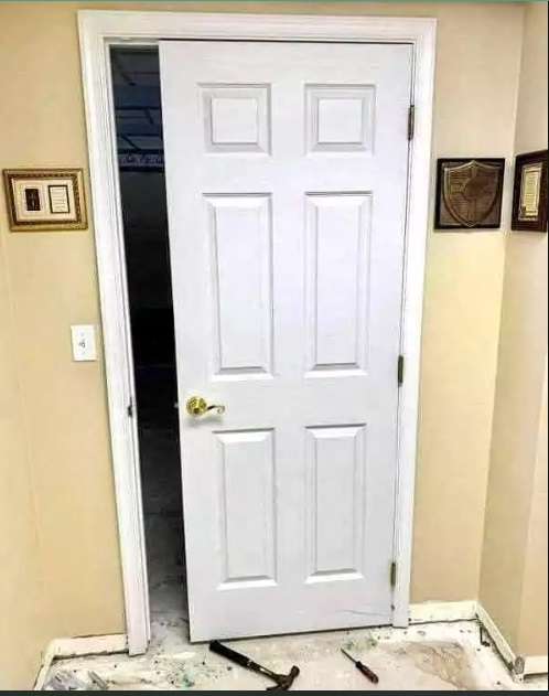 10 Potret Kocak Salah Pasang Pintu, Bikin Mikir Dua Kali!
