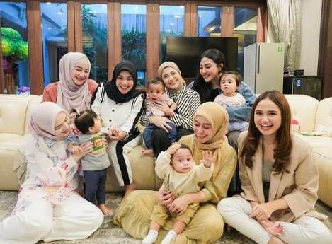 Potret Keseruan Lesti Kumpul dengan Geng Arisan Mama-mama Muda, Kegirangan Saat Nama Keluar