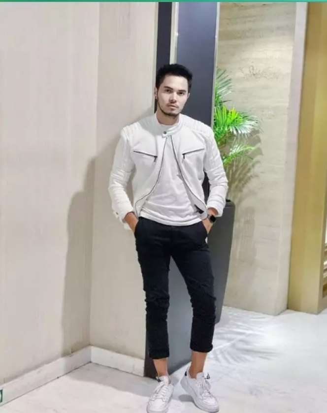 Potret Aher Mantan Suami Elly Sugigi, Ternyata Bukan Orang Sembarangan!