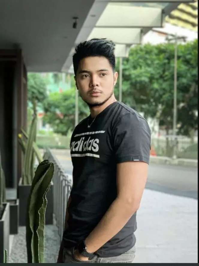 Potret Aher Mantan Suami Elly Sugigi, Ternyata Bukan Orang Sembarangan!