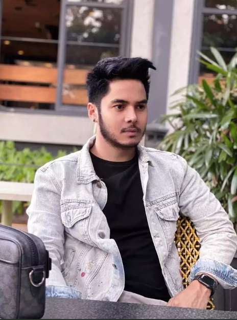 Potret Aher Mantan Suami Elly Sugigi, Ternyata Bukan Orang Sembarangan!