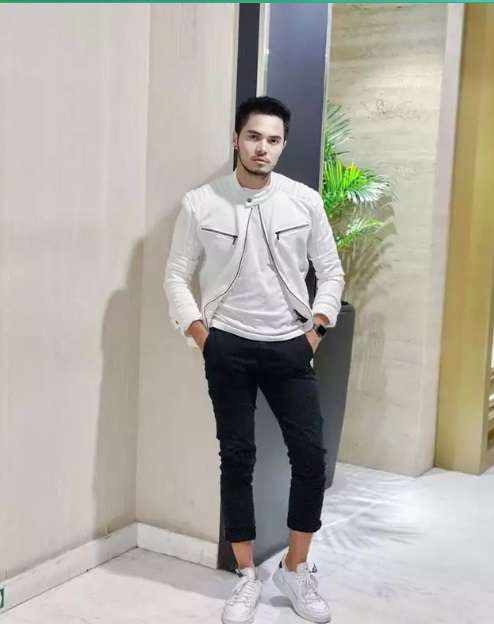 Potret Aher Mantan Suami Elly Sugigi, Ternyata Bukan Orang Sembarangan!