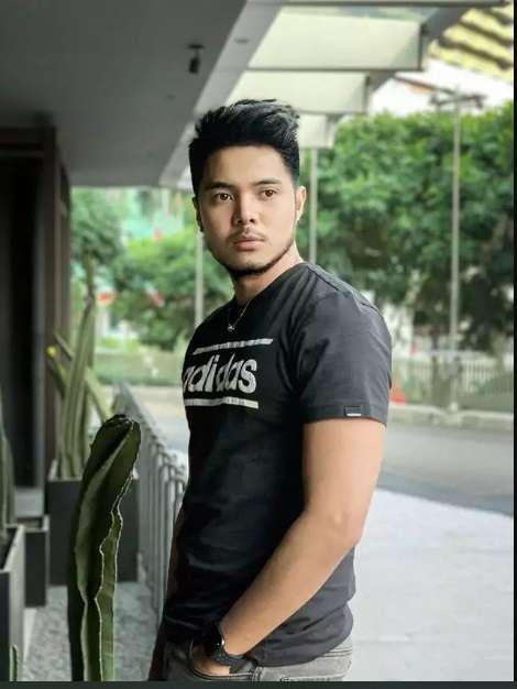 Potret Aher Mantan Suami Elly Sugigi, Ternyata Bukan Orang Sembarangan!