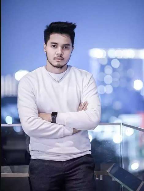 Potret Aher Mantan Suami Elly Sugigi, Ternyata Bukan Orang Sembarangan!