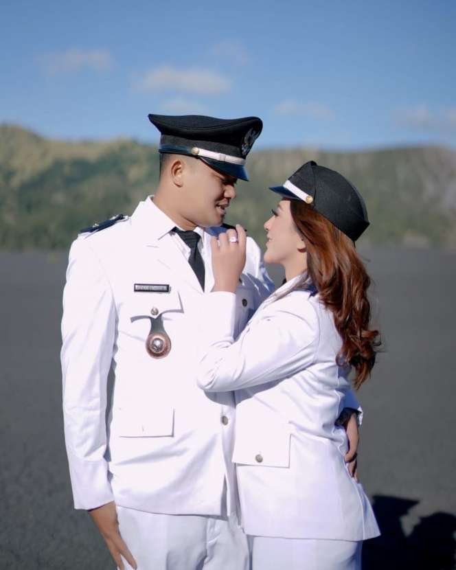 Ingat Kades Cantik Lamongan yang Viral? Dikabarkan Menikah, Suami Bukan Orang Sembarangan, Pesta Digelar 4 Hari 4 Malam!