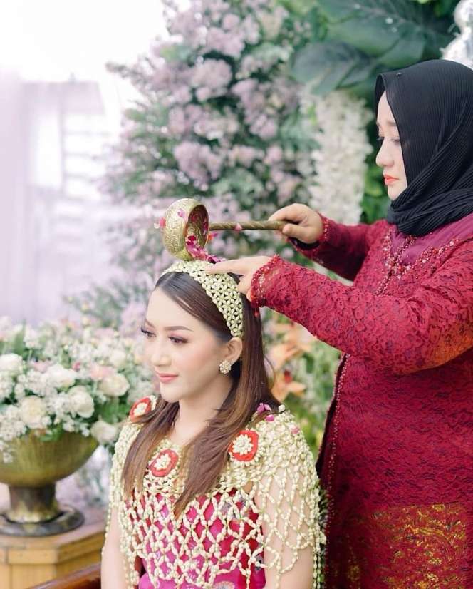 Ingat Kades Cantik Lamongan yang Viral? Dikabarkan Menikah, Suami Bukan Orang Sembarangan, Pesta Digelar 4 Hari 4 Malam!