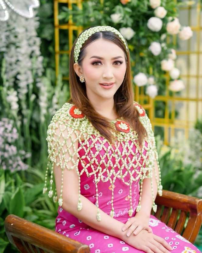 Ingat Kades Cantik Lamongan yang Viral? Dikabarkan Menikah, Suami Bukan Orang Sembarangan, Pesta Digelar 4 Hari 4 Malam!