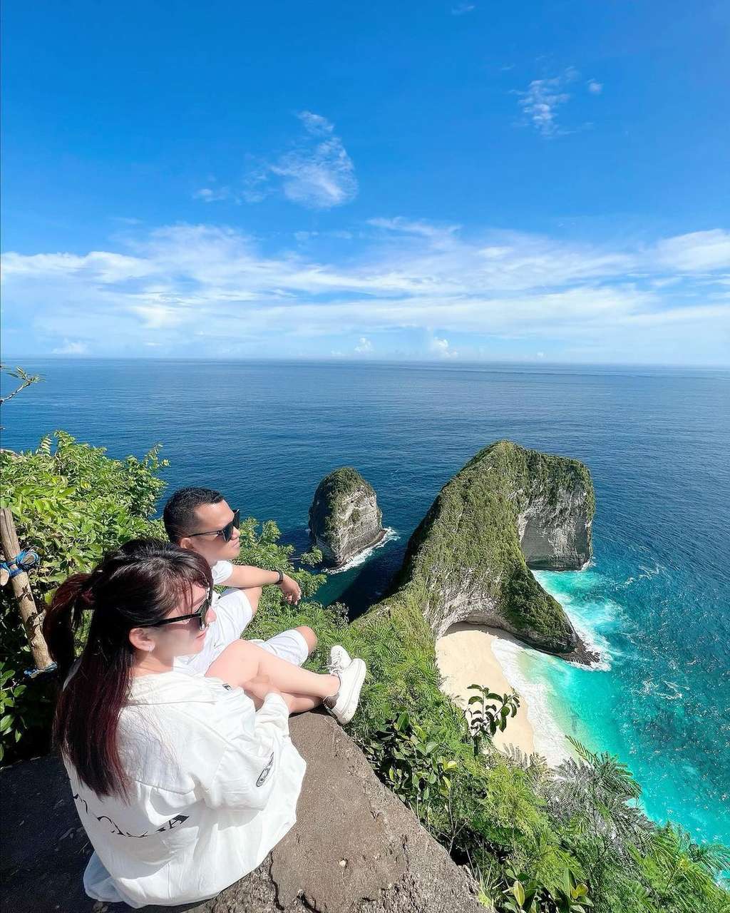 Ingat Kades Cantik Lamongan yang Viral? Dikabarkan Menikah, Suami Bukan Orang Sembarangan, Pesta Digelar 4 Hari 4 Malam!