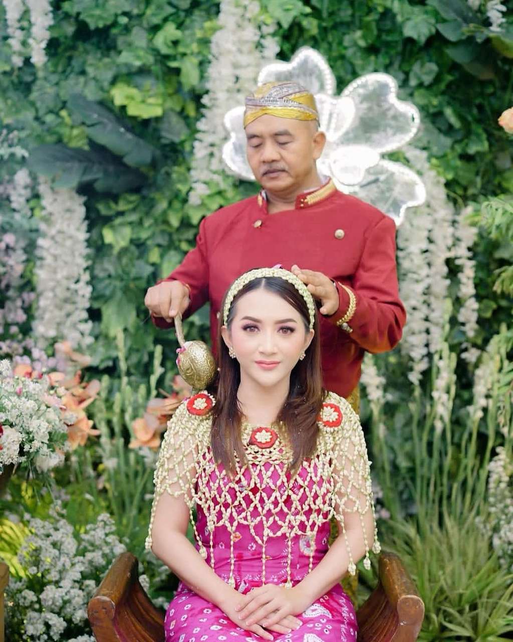 Ingat Kades Cantik Lamongan yang Viral? Dikabarkan Menikah, Suami Bukan Orang Sembarangan, Pesta Digelar 4 Hari 4 Malam!