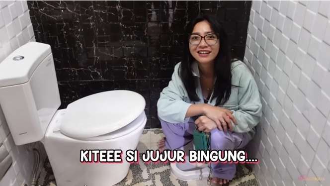 8 Potret Kondisi Toilet Viral di Rumah Ayu Ting Ting, Hesti Purwadinata Ngakak Saat Cobain!