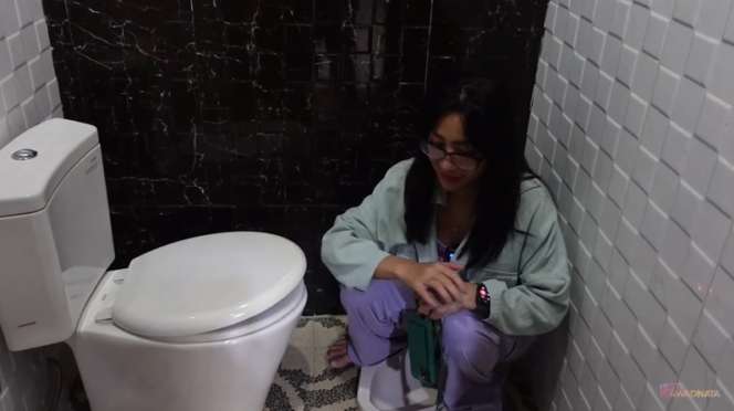 8 Potret Kondisi Toilet Viral di Rumah Ayu Ting Ting, Hesti Purwadinata Ngakak Saat Cobain!
