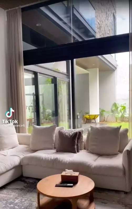 10 Adu Mewah Rumah Pevita Pearce VS Dian Sastrowardoyo, Siapa yang Seleranya Lebih Berkelas?