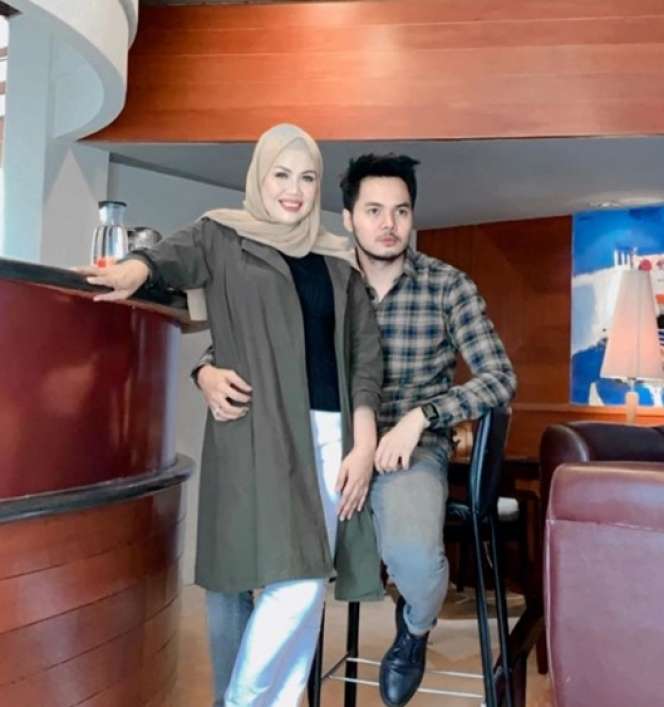 6 Artis Ganteng Ini Pernah Dekat Dengan Elly Sugigi, Ada yang Nikah Cuma 6 Bulan!