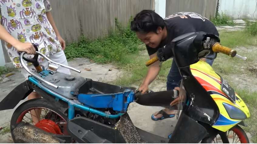 Detik-detik Motor Dilan Cepmek Dihancurkan, Ternyata Endingnya Bikin Haru!