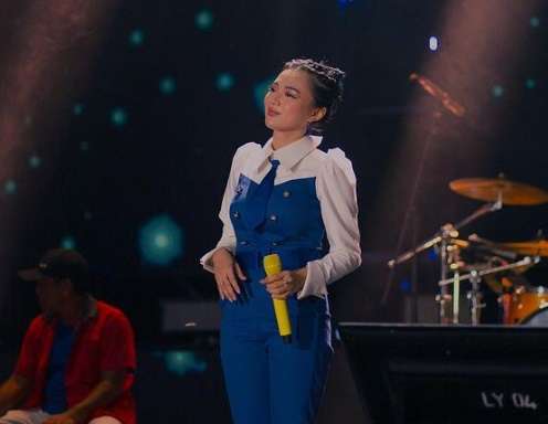 Artis Cantik Ini Pamer Gaya Saat Jadi Tukang Bangunan, Netizen Malah Salfok: `Ini Mah Kuli Mahal`
