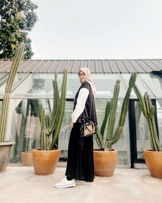 8 Potret Nesyana Istri Ben Kasyafani, Gayanya Bertolak Belakang dengan Mantan, Kalem & Sederhana!