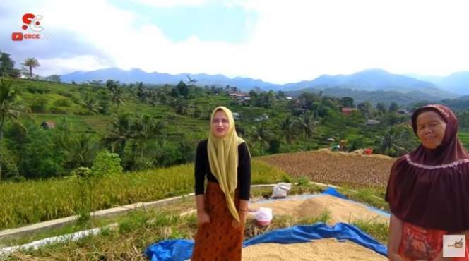 Viral Janda Desa Cantik Bak Bidadari, Disebut Mutiara Tersembunyi di Kampung Terpencil Dikelilingi Gunung