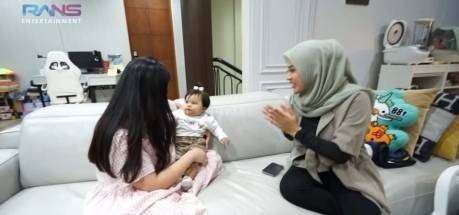 Tingkah Kocak Rayyanza Lihat Nagita Slavina Momong Baby Ameena, Nangis dan Langsung Kabur