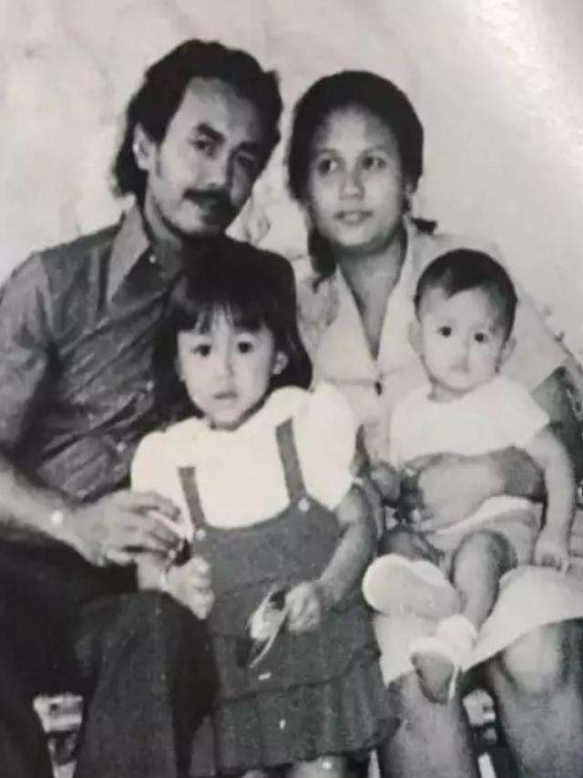 Potret Masa Kecil Seleb Bareng Keluarga, Paras Nagita Slavina Jadi Sorotan!
