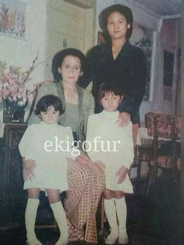 Potret Masa Kecil Seleb Bareng Keluarga, Paras Nagita Slavina Jadi Sorotan!