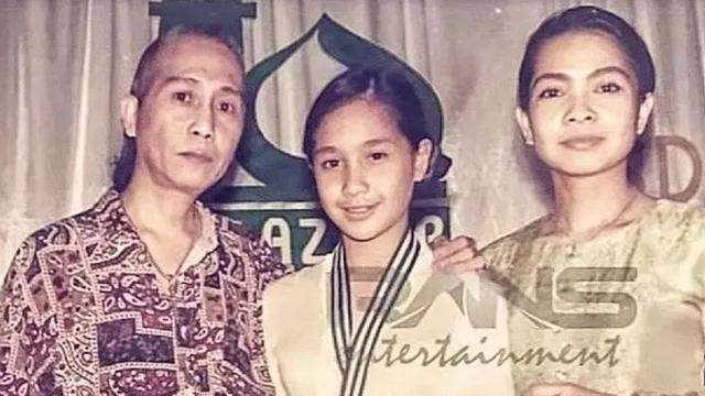 Potret Masa Kecil Seleb Bareng Keluarga, Paras Nagita Slavina Jadi Sorotan!