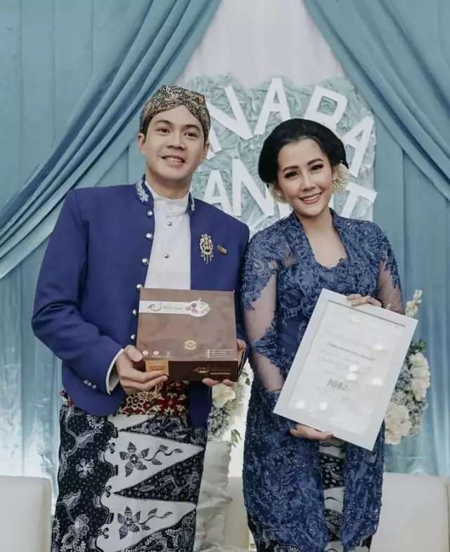 Adu Gaya 9 Artis di Acara Tedak Siten Anaknya, Penampilan Nikita Willy Dipuji Bak Bangsawan!
