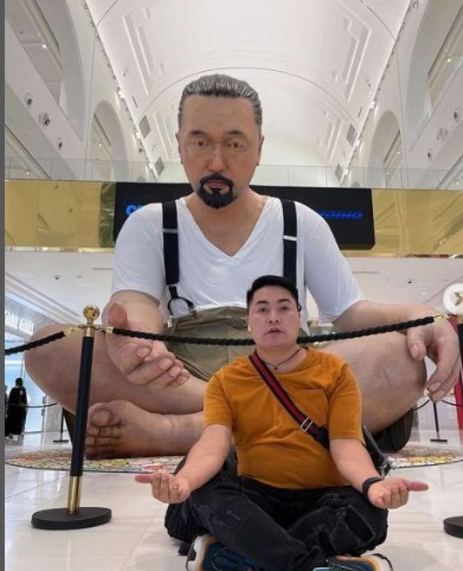 Potret Merry Asisten Raffi Ahmad Diajak Nonton Piala Dunia di Qatar, Gayanya Nggak Kalah Kece!