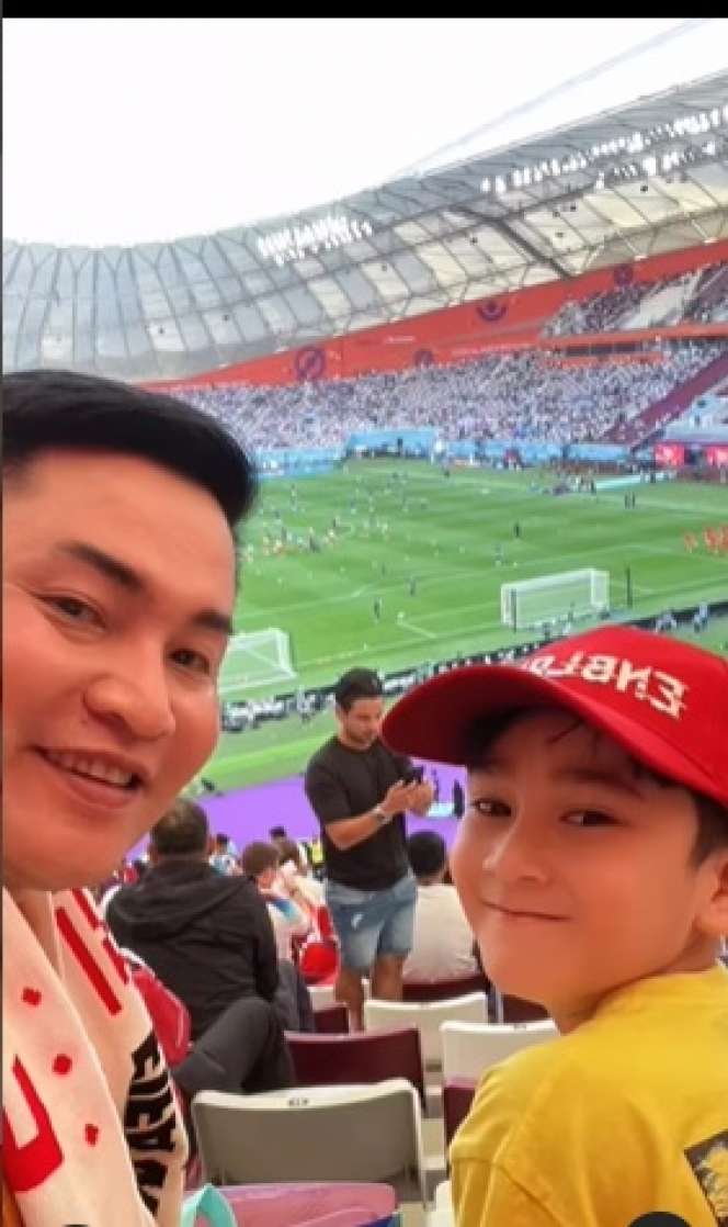 Potret Merry Asisten Raffi Ahmad Diajak Nonton Piala Dunia di Qatar, Gayanya Nggak Kalah Kece!