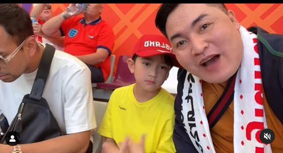 Potret Merry Asisten Raffi Ahmad Diajak Nonton Piala Dunia di Qatar, Gayanya Nggak Kalah Kece!