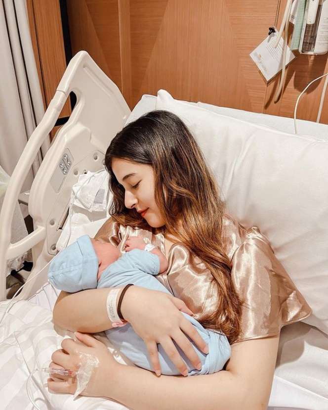 Potret Tasya Farasya Usai Lahiran Anak Kedua, Netizen Salfok Paras Putri Sulungnya!