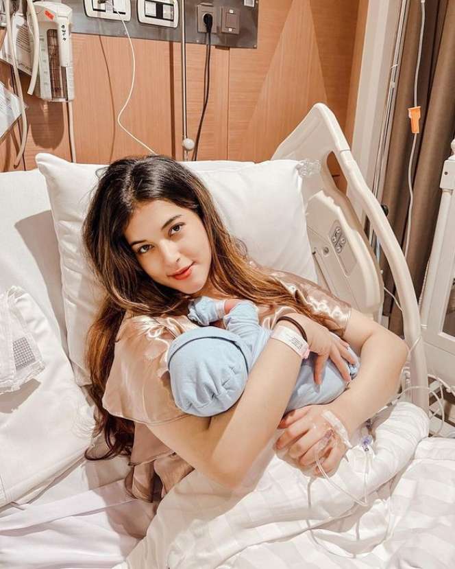 Potret Tasya Farasya Usai Lahiran Anak Kedua, Netizen Salfok Paras Putri Sulungnya!