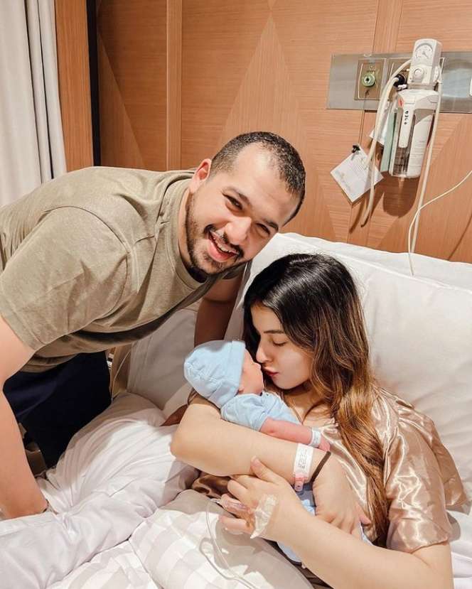 Potret Tasya Farasya Usai Lahiran Anak Kedua, Netizen Salfok Paras Putri Sulungnya!