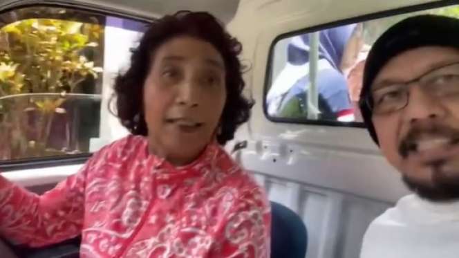 Cuma Pakai Kipas Angin, Ini Potret Mobil Susi Pudjiastuti, Beda Dari yang Lain!