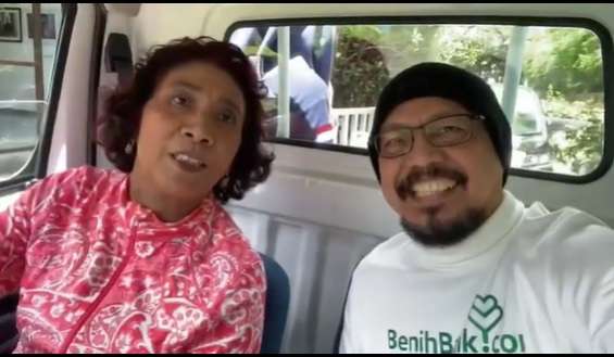Cuma Pakai Kipas Angin, Ini Potret Mobil Susi Pudjiastuti, Beda Dari yang Lain!
