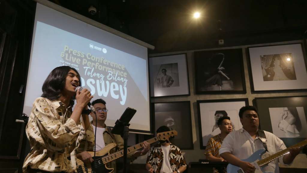 Weswey Ceritakan Kisah Cinta Lewat Single ‘Tolong Bilang’ 