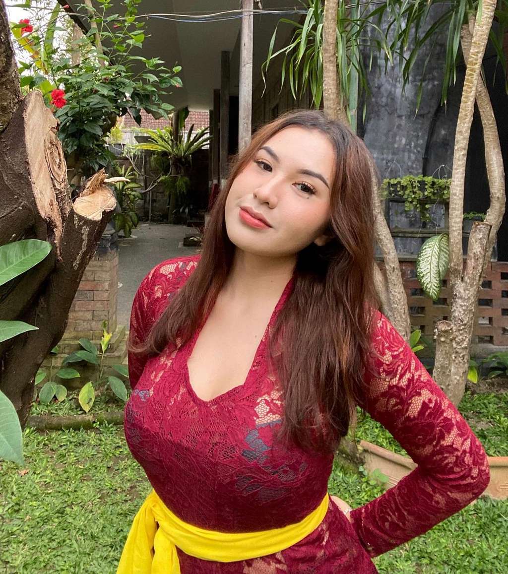 10 Potret Audrey Davis, Anak David NAIF yang Cantik & Hot Abis, Tato di Pinggang Bikin Salfok!