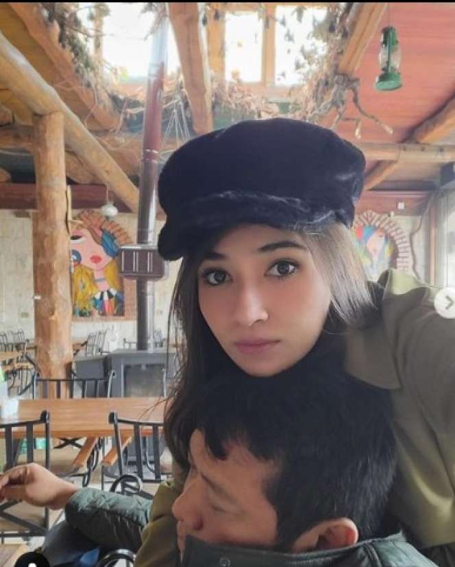 Beda Usia 18 tahun, Artis Cantik Ini Dinikahi Bos Tambang, Dituduh Hanya Incar Harta!