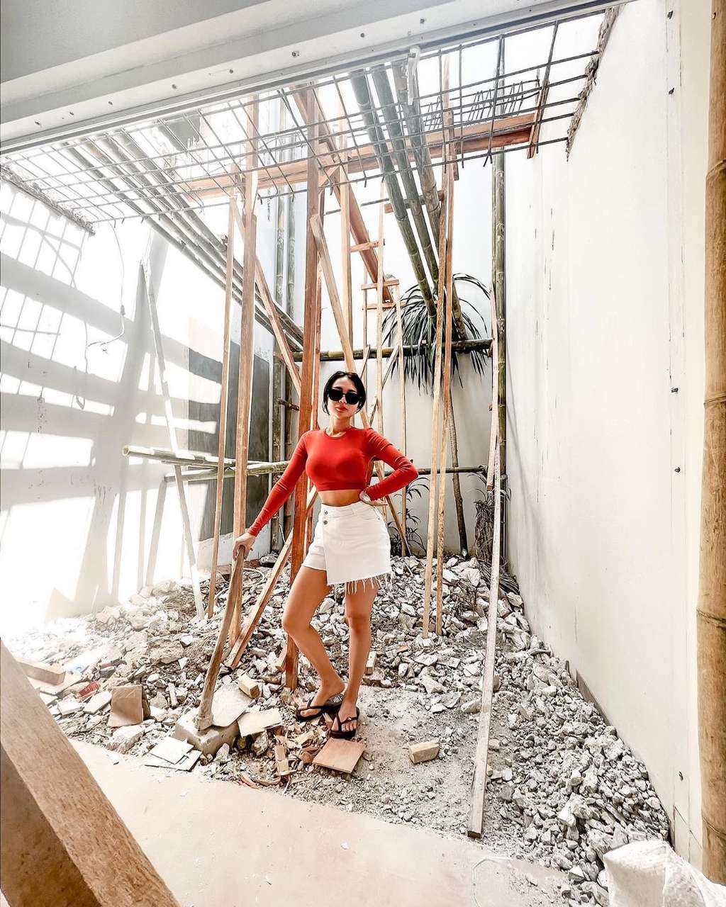 Dulu Tinggal di Kontrakan Tanpa Toilet, Kini Wika Salim Punya Rumah Sendiri: Salfok Pamer Gaya Jadi Tukang Bangunan