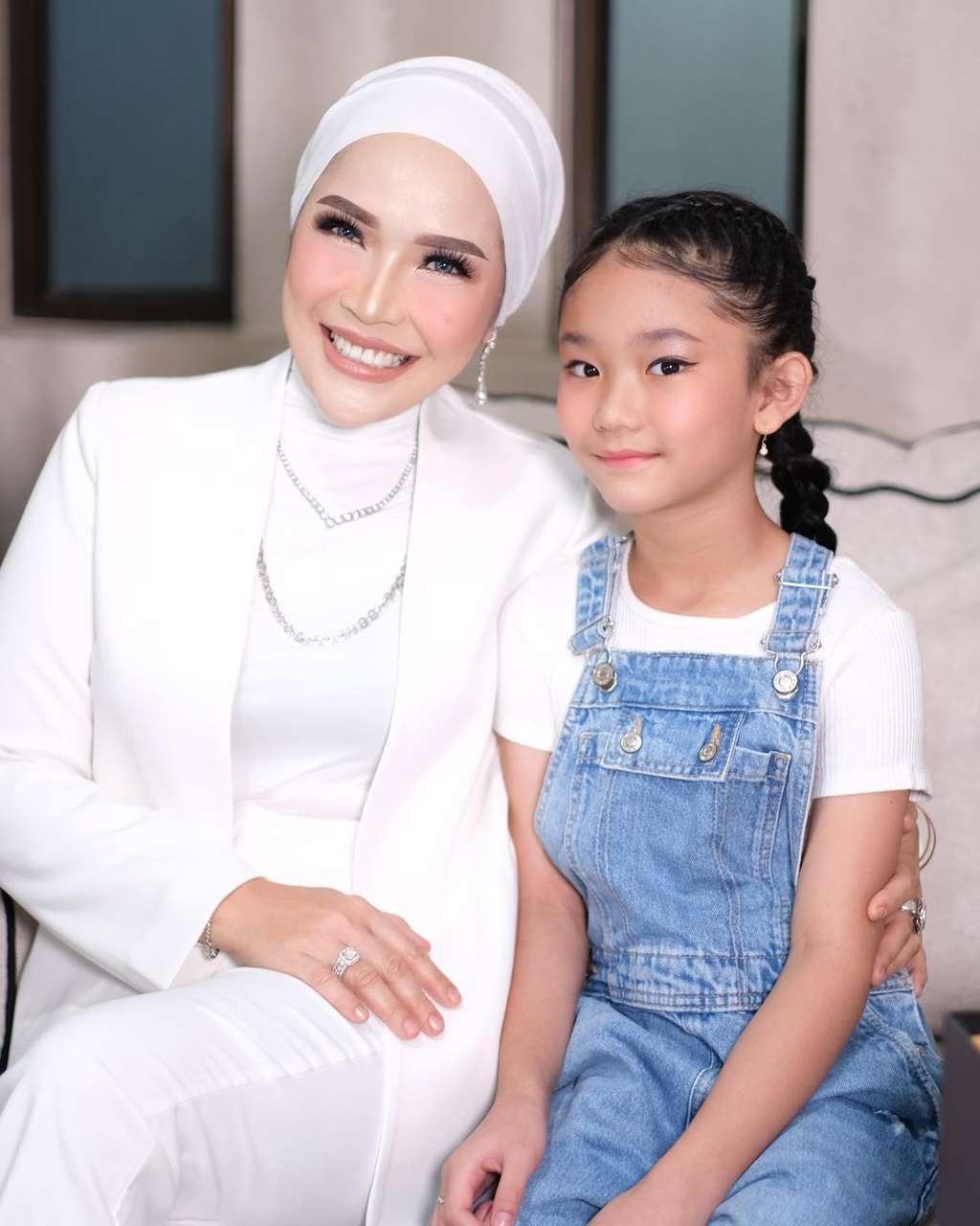 Diberi Jatah Ratusan Juta, 8 Potret Umi Kalsum Ibunda Ayu Ting Ting yang Makin Glowing, Bak Ibu-Ibu Pejabat!