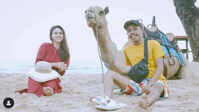 Ingat Mas Pur Tukang Ojek Pengkolan? Kehidupan Aslinya Lebih Indah dari Sinetron, Punya Istri Cantik & Muda, Pekerjaannya Disorot